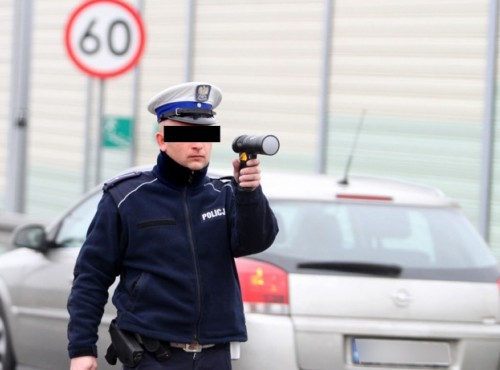 Policjant faszowa mandaty. Wpad przez koleg po fachu