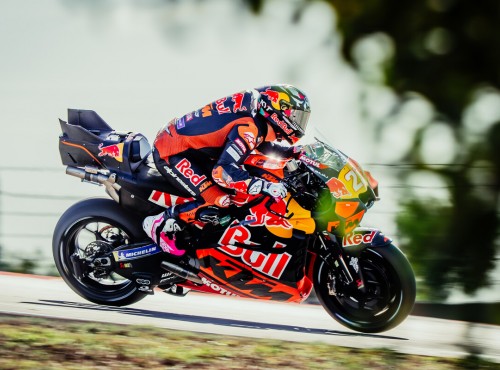 CFMoto chce przej projekt MotoGP od KTM. Odwane plotki po targach EICMA 2025 i zapowiedziach Bajaj