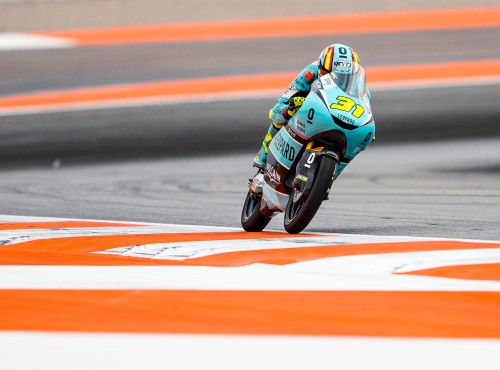 Adrian Fernandez wygrywa wycig Moto3 o Grand Prix Walencji. Angel Piqueras wicemistrzem wiata