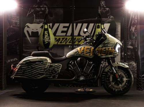 Indian Challenger w wersji Venum. Fighter prosto z Francji