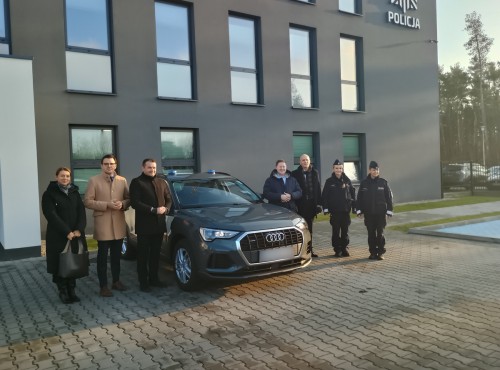 Nieoznakowane Audi Q3 dla policji. Funkcjonariusze z Karczewa z nowym radiowozem