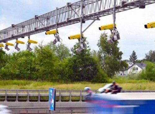 Koniec szybkiej jazdy. CANARD dokr�ca �rub�