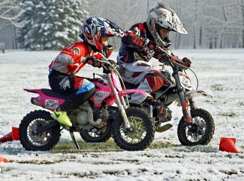 Zacz�y si� ferie i od razu zrobi�o si� nerwowo na trasach. Policja zapowiada kontrole, kt�re mog� zaskoczy� kierowc�w i motocyklist�w