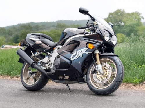 Honda CBR 900RR FireBlade. Po��czenie mocy litra z masa 600-tki