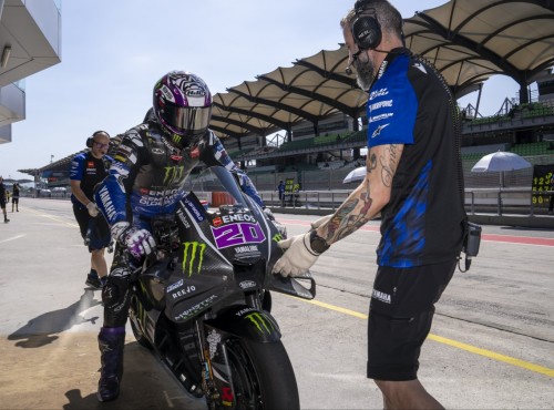 Yamaha zawiesi�a testy MotoGP w Sepang przez problemy techniczne. 