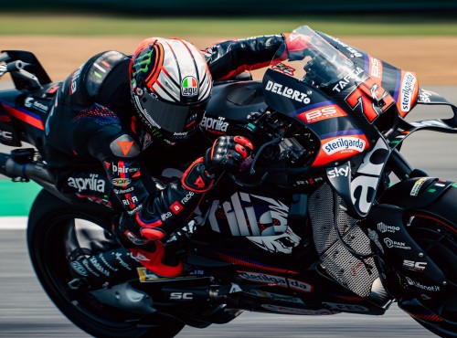 Marco Bezzecchi wygrywa wy�cig o Grand Prix Tajlandii. Marc Marquez wypad� z rywalizacji