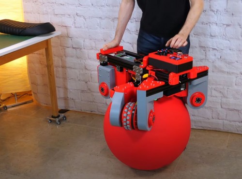 Jedna kula zamiast k�. James Bruton zbudowa� monoball scooter