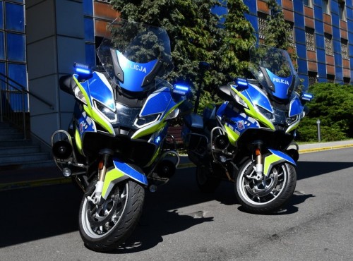 Ostro��ka uzbraja drog�wk� w BMW R 1250 RT. Zero lito�ci dla ryzykant�w!