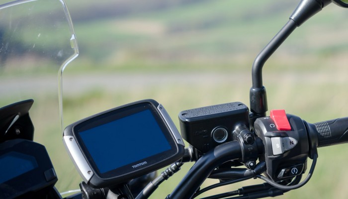 Nawigacja motocyklowa czy smartfon w obudowie?