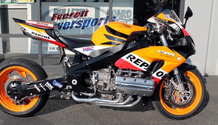 Honda CBR1800RR - Goldwing na sportowo