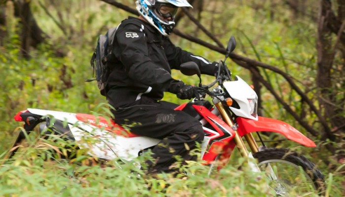 Honda CRF250L - w (betonowym) lesie