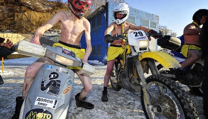 Rosja: ekstremalna zimowa jazda motocyklem