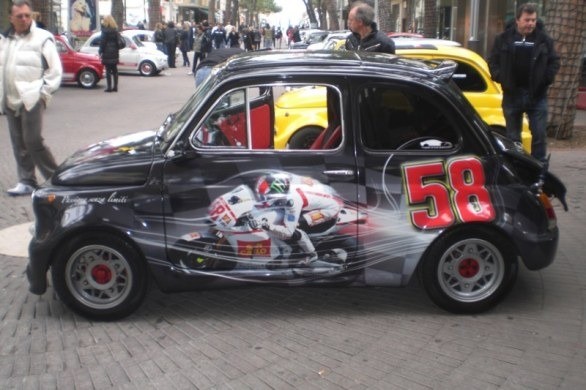 Fiat 500 Abarth w hodzie Marco Simoncelliemu