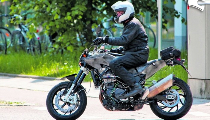 Husqvarna 900 supermoto? Pierwsze oficjalne zdj�cia