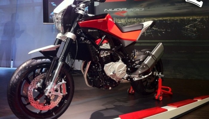 Husqvarna Nuda 900R - karty odkryte!