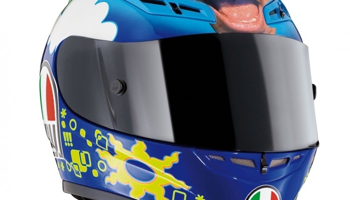 Kask AGV z grafik� prezentuj�c� twarz w�a�ciciela