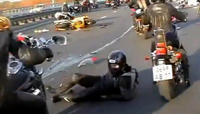 Motocyklowe domino : multi-wypadek na autostradzie