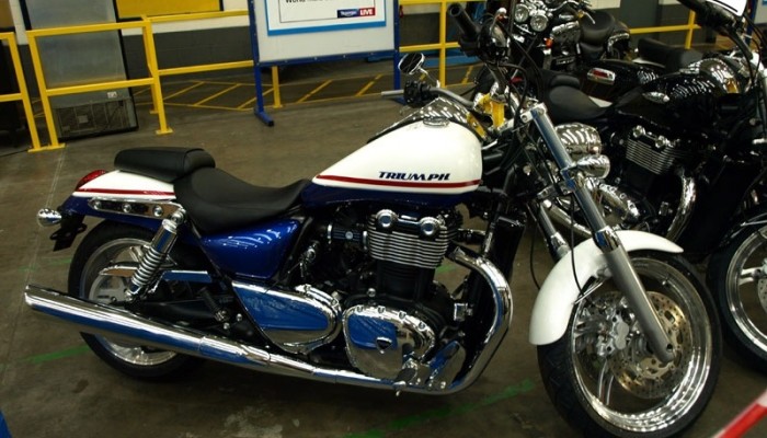 Nowe logo Triumpha - Thunderbird 2011