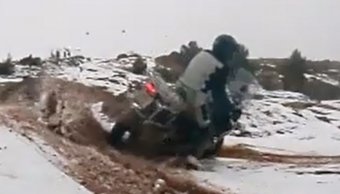 Offroadowy stunt na BMW R1200GS Adventure