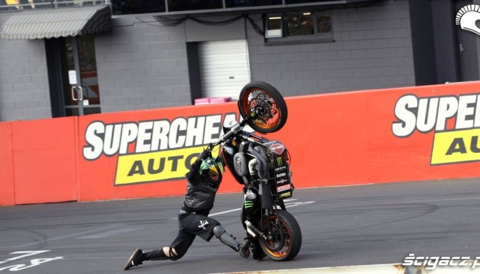 Stunt na Harley-Davidsonie - Matt Mingay