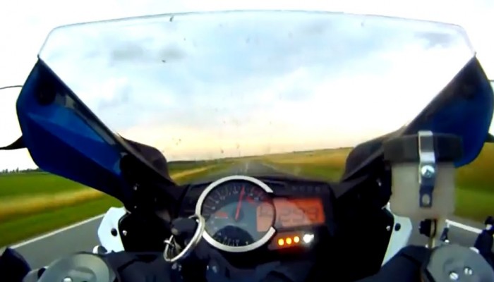 Suzuki GSX-R 1000, Audi R8 i 299 km/h na publicznej drodze