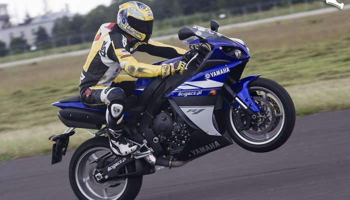 Yamaha YZF-R15 atakuje Indie