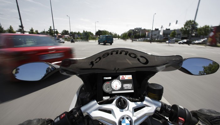 BMW Motorrad ConnectedRide – bezpieczestwo motocyklisty