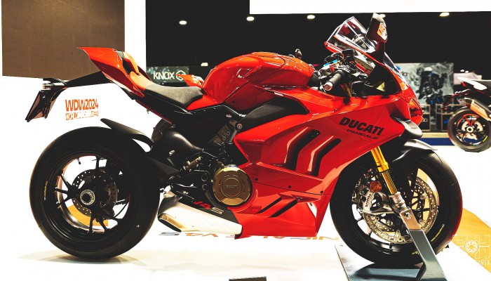 ducati panigale 2024 PTAK Expo Warsaw Motorcycle Show z