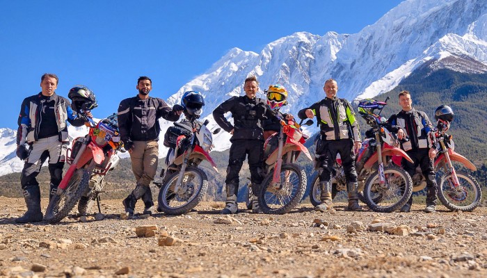Nepal na motocyklu. 4 kumpli w ekstremalnej wyprawie na motocyklach z Katmandu do chiskiej granicy [GALERIA ZDJ]