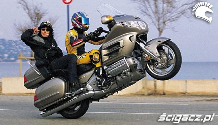 Jazda motocyklem z pasaerem - 10 podstawowych zasad