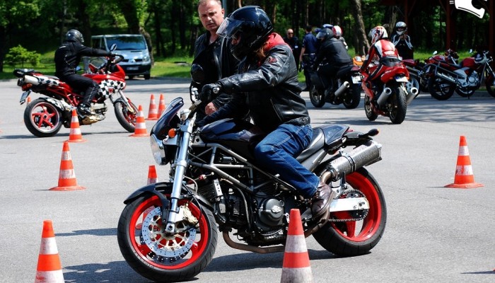 Szkolenie motocyklistw - absurdalne prawo