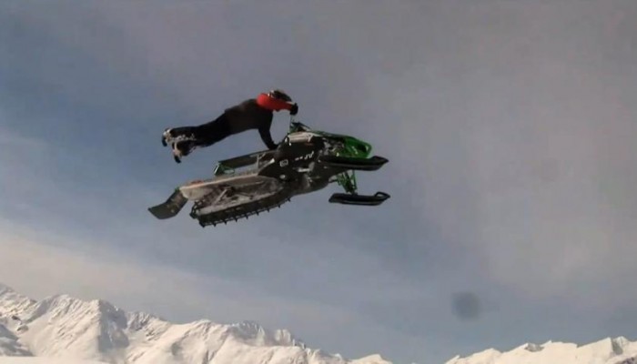 Extreme Session - Alaska bawi si� na skuterach �nie�nych