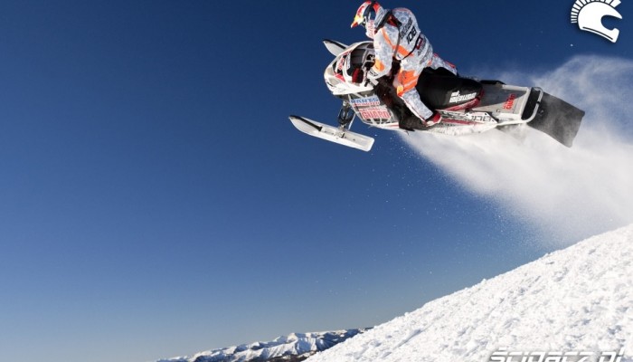 Skuter �nie�ny - rekordowy skok na 110 metr�w