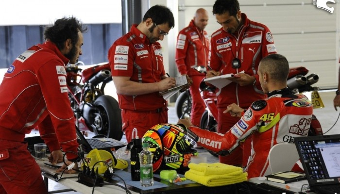 Z Ducati na Hond – Melandri artowa, Rossi wymiewa
