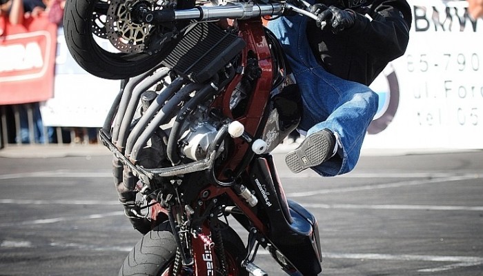 Stunt, a wycigi motocyklowe okiem Pasia