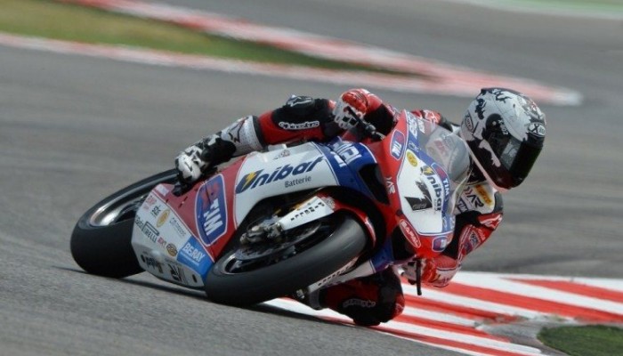 Carlos Checa nadaje tempo w Moskwie