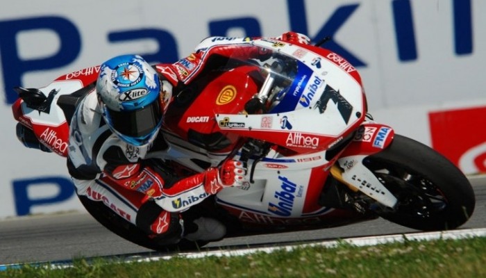 Carlos Checa - testy motocykla MotoGP dla Ducati?