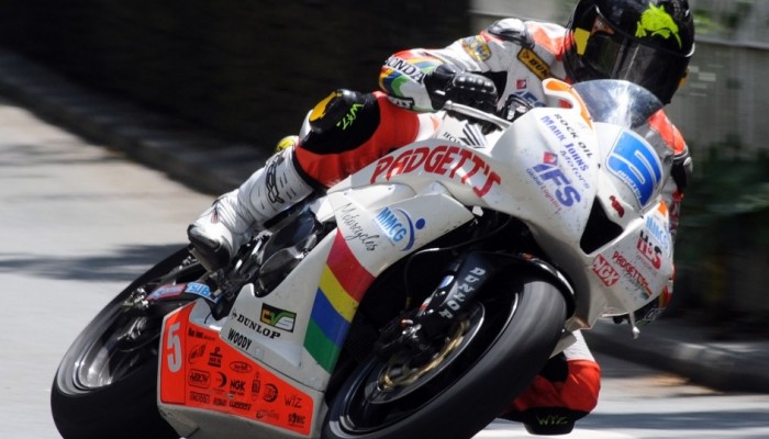 Bruce Anstey wygrywa pierwszy wycig TT Supersport