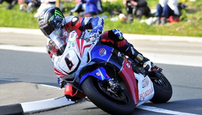 John McGuinness wygrywa Senior TT 2011 na Wyspie Man