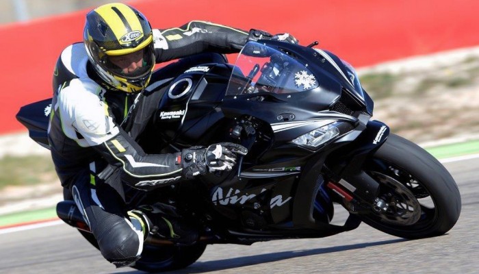 Kawasaki ZX-10RR - intuicyjna kontrola