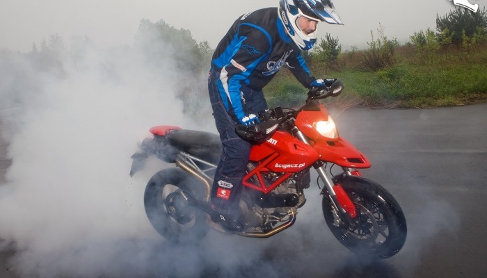 Ducati Hypermotard 796 - lubi duo gazu!