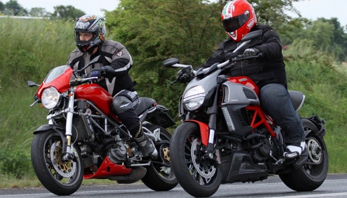 Woskie szalestwo: Ducati Diavel vs. Ducati Monster S4R