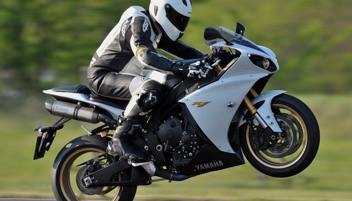 Yamaha R1 2012 z kontrol� (a)trakcji