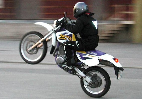 Uywany motocykl na prawo jazdy A2 - Suzuki GS500 vs. Suzuki DR650