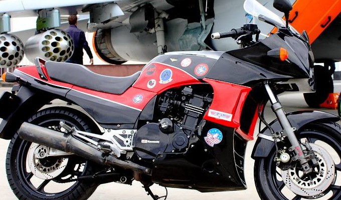 Kawasaki GPZ900R - kady chce by jak Maverick