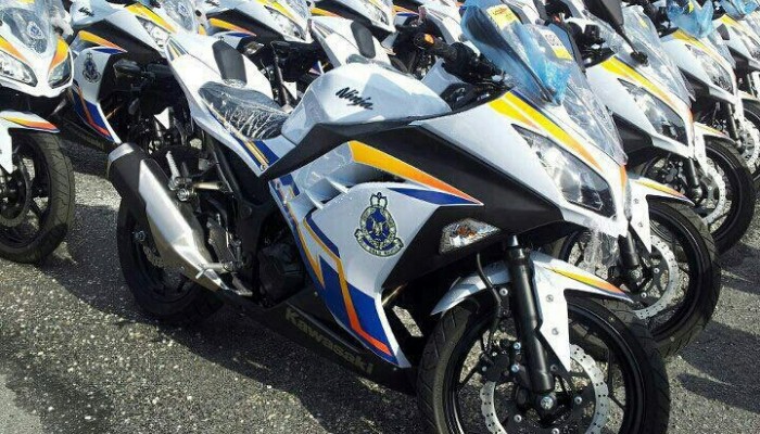 1000 policyjnych Kawasaki Ninja 250R... w Malezji