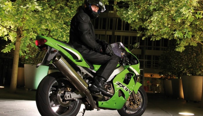 Modeka Indianapolis - bezpieczny spos�b na ciep�e dni