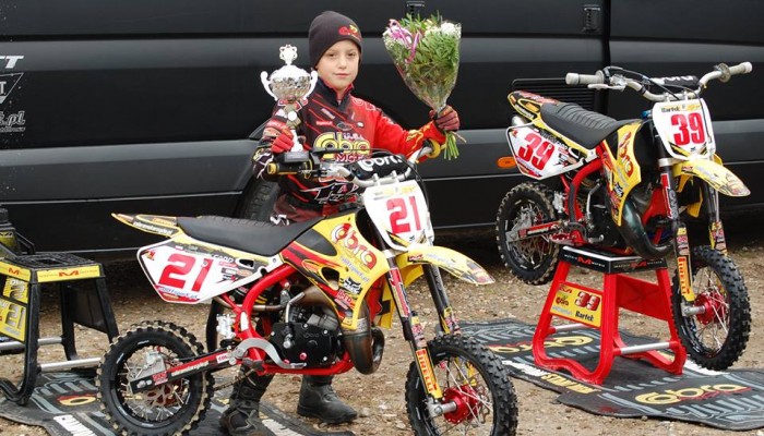 Olaf W�odarczak zwyci�a w Motocrossowych Mistrzostwach Holandii