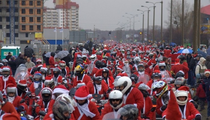 Miko�aje na Motocyklach ze wsparciem rowerzyst�w i biegaczy