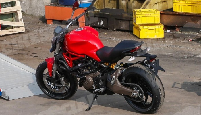 Nowe Ducati Monster 800 - zdjcie szpiegowskie